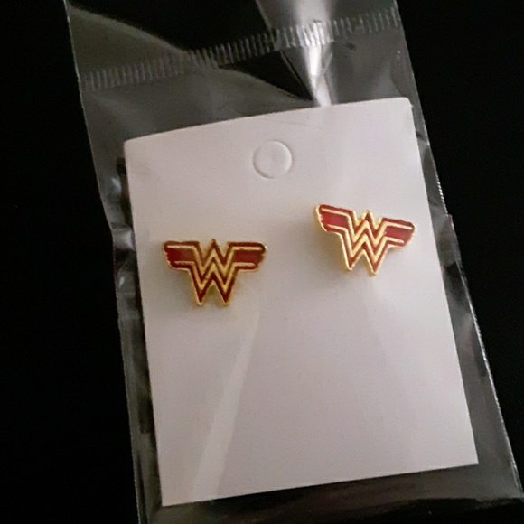 💥 Wonder Woman Earrings - Picture 6 of 6